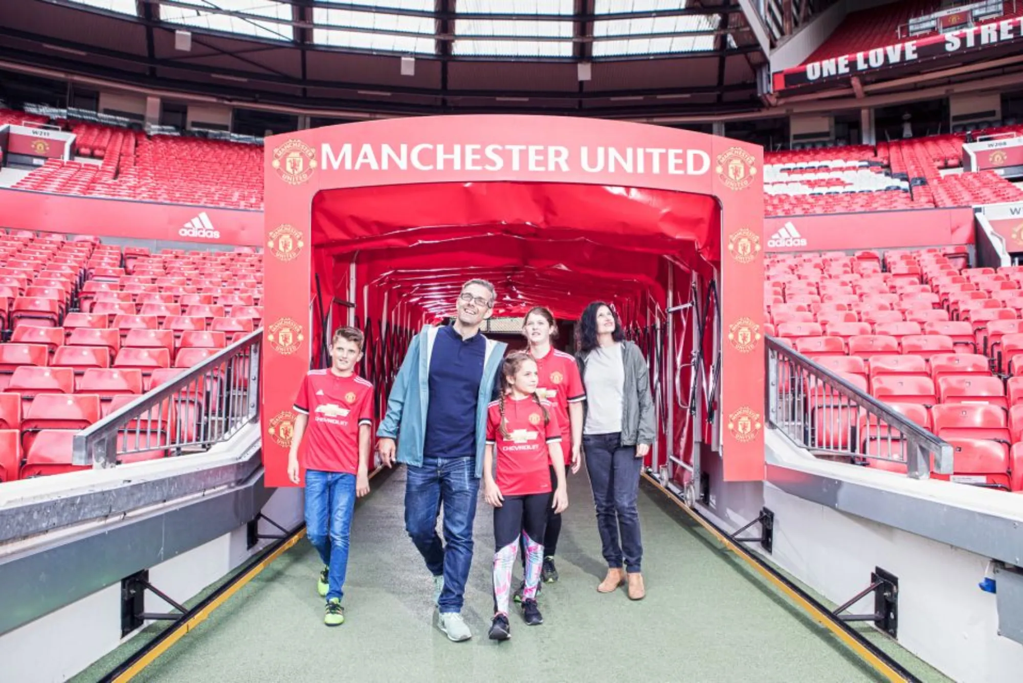manchester united stadium tour 2 for 1