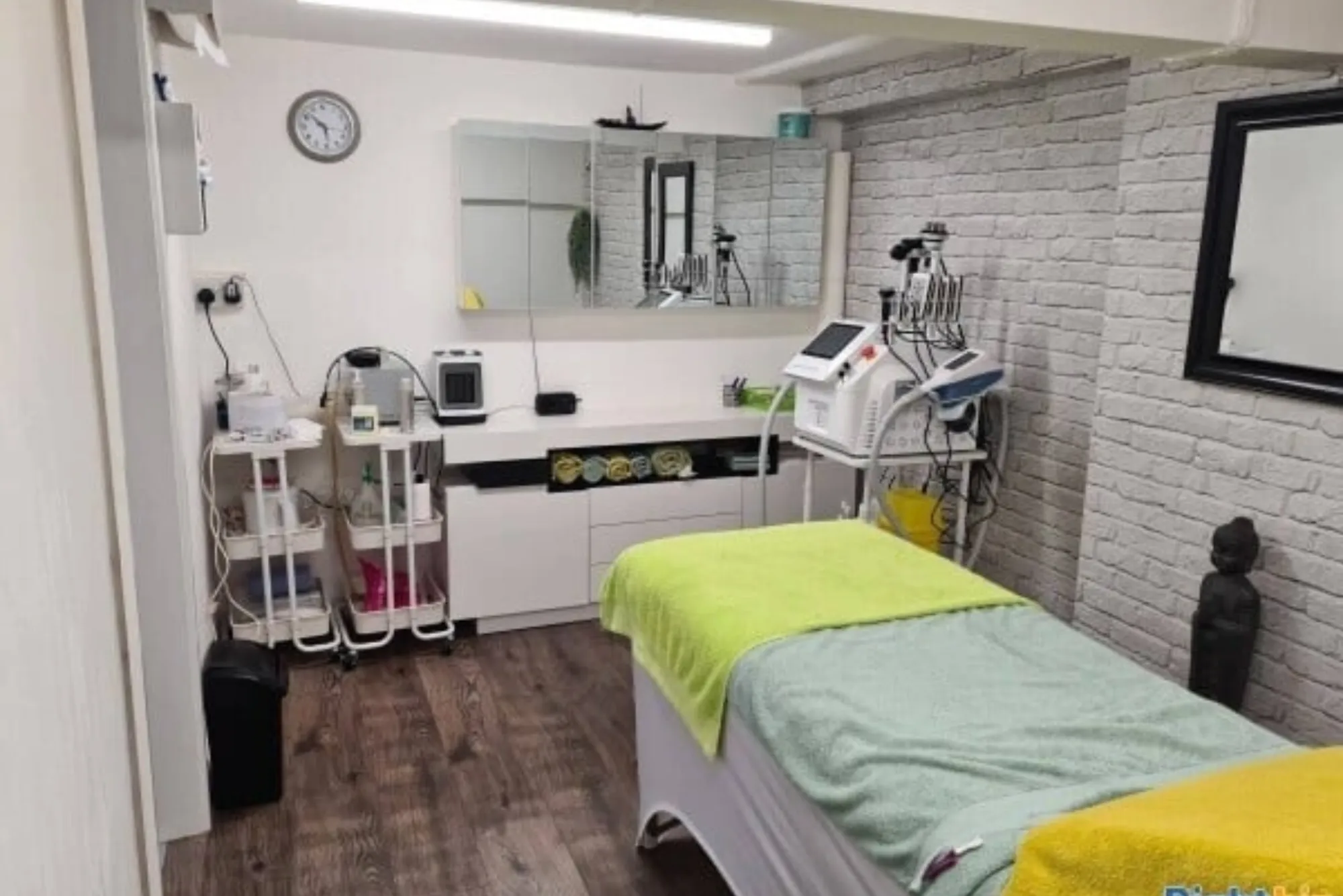 hot tanning salon