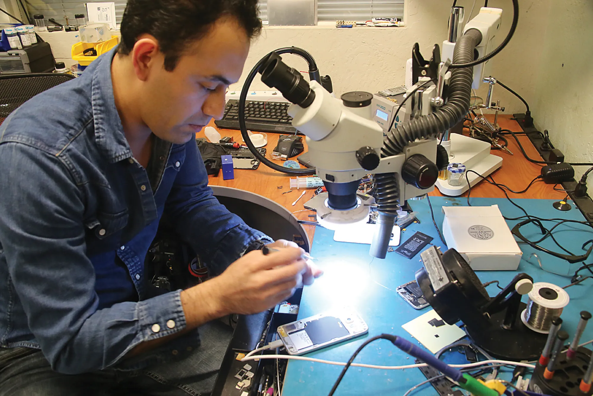 electronic repair store