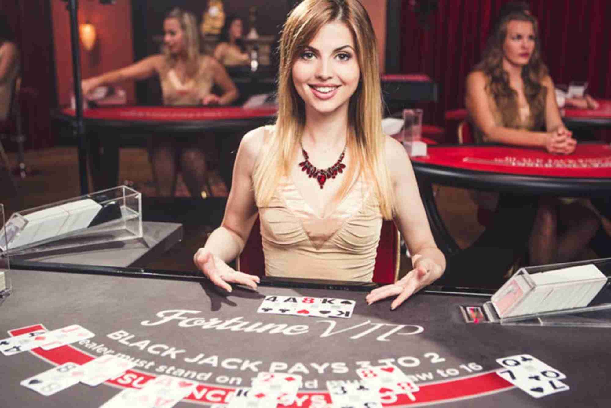 How Do Live Dealer Casino Games Work Online